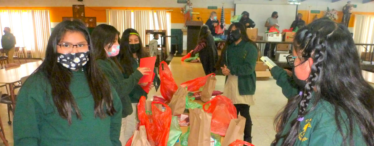 Zuni St Anthony Students packing Gifts 2021
